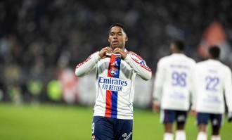 法甲劲旅对决：19岁皇马租将闪耀难挽败局，里昂主场遭摩纳哥逆转两连败