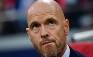 滕哈赫再陷争议漩涡！德国媒体曝出内幕，曼联与德甲的教训不容忽视