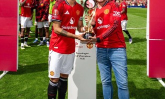 曼联1-1平点球捧双冠！德赫亚回家谢什科亮相，霍伊伦德缺阵预示转会