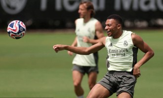 西甲球队皇家马德里训练备战世俱杯
        
    西甲球队皇家马德里训练备战世俱杯