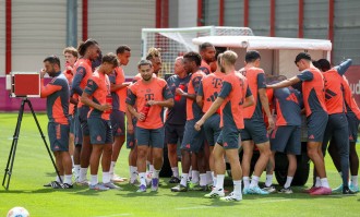 迎接新赛季！拜仁全队啤酒庆祝，德甲新篇章即将开启