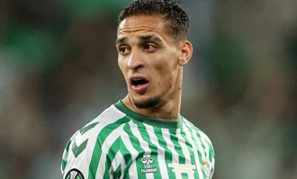 安东尼留守西甲遇阻，高额转会费成难题，法布雷加斯伸出援手